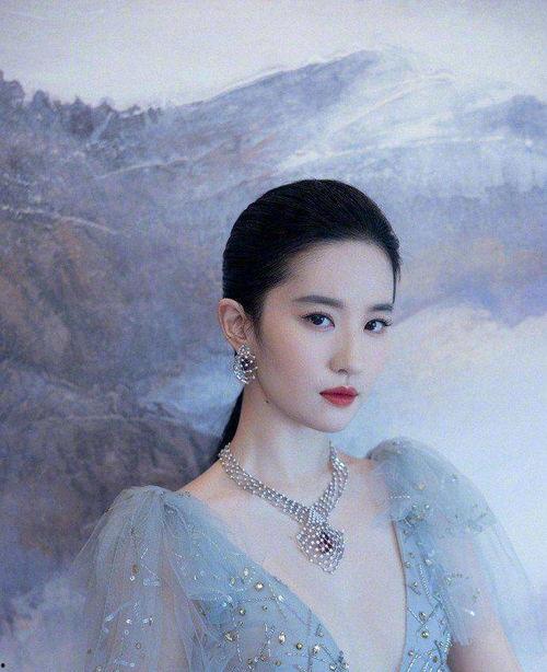 吃瓜娱乐说刘亦菲,娱乐圈的瓜田女王，美丽与智慧并存
